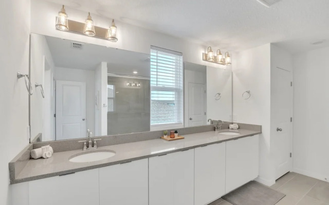 Upstay - Spacious Lakefront Home Near Disney