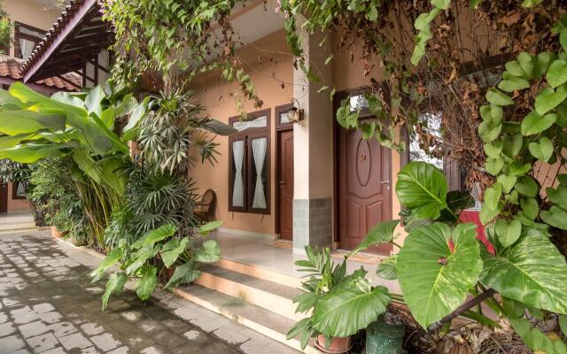 OYO 994 Huber Apartment