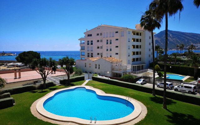 Acogedor apartamento frente al mar con piscina