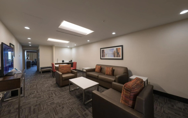 Holiday Inn Milwaukee Brookfield by IHG