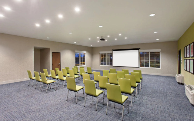 Holiday Inn Express Hotel & Suites Oakland-Airport by IHG