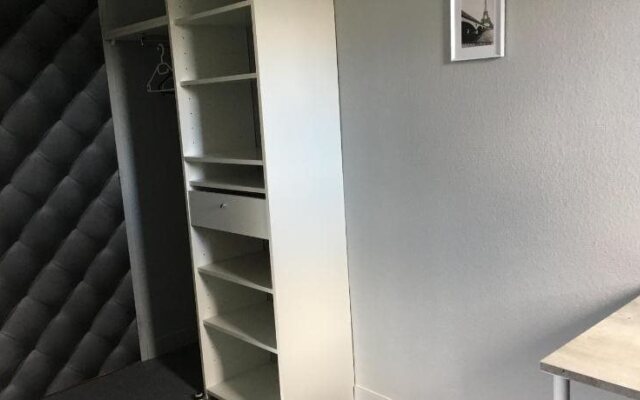 Hotel Mervil Airport