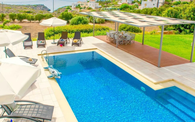 Sparkling Villa in Acrotiri with Private Pool near Sea Beach