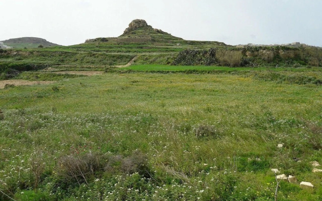 Excellent Views 2-bed Apartment in Marsalforn Gozo