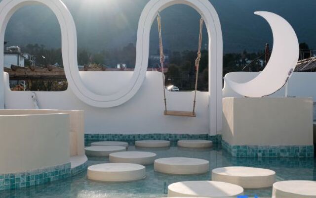 Yuqi·Banshan Homestay (Dali Ancient City South Gate)