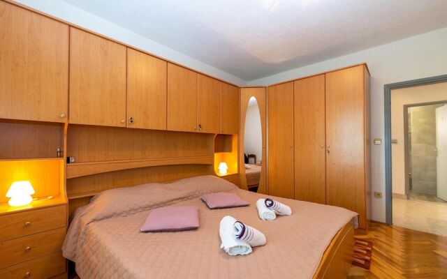 Stunning Apartment in Rovanjska With 3 Bedrooms and Wifi