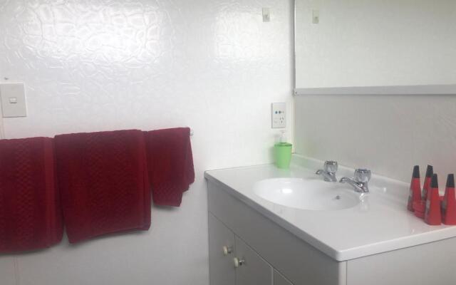 Thornton Lodge Motel