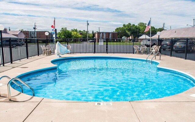 Castle Inn & Suites Niagara Falls