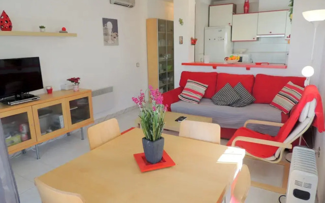 Beautiful Apartment in Roses With Terrace