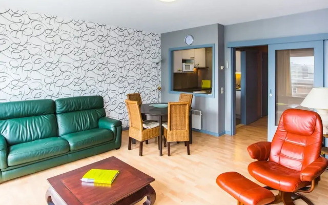 Cozy Coastal Flat w/ Views