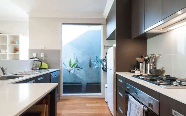 Quiet Terrace Townhouse on the City Fringe