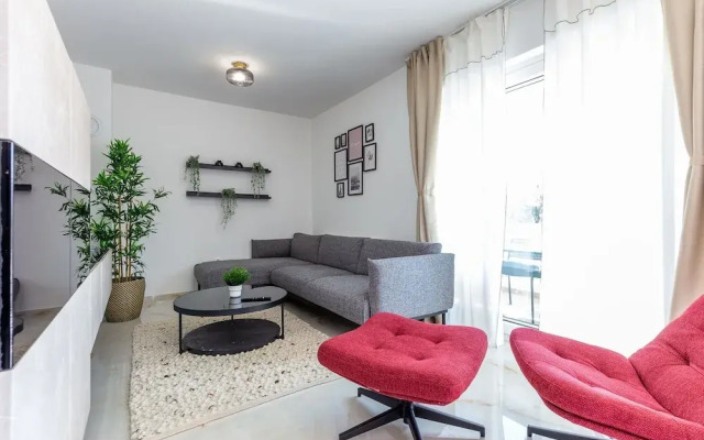 Exquisite Prestige Luxury Apartments With Shared Pool
