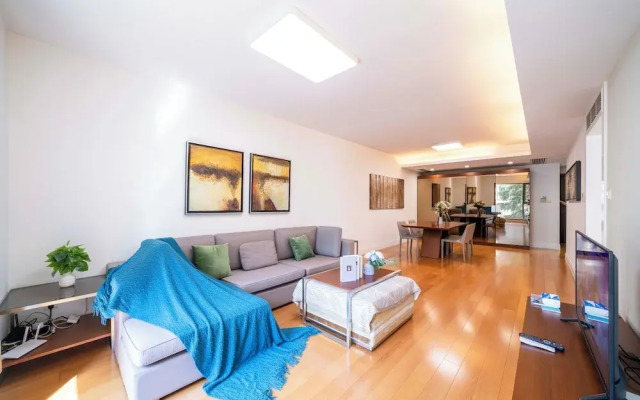 Tyms Luxury 2BR 1BA Apt Xujiahui Shops