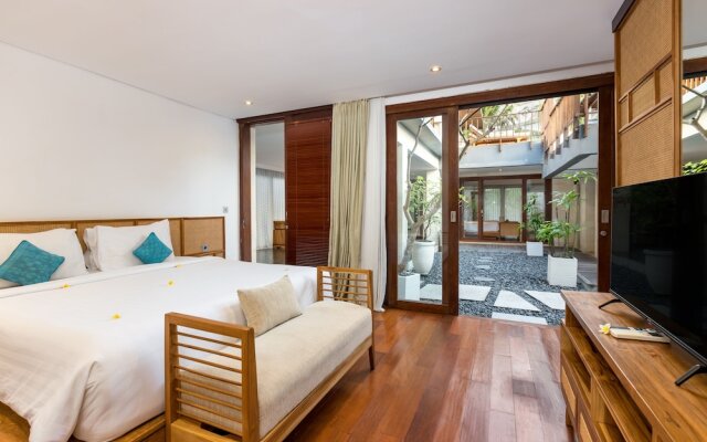 Charming Oceanfront 3 Br Villa in Seminyak