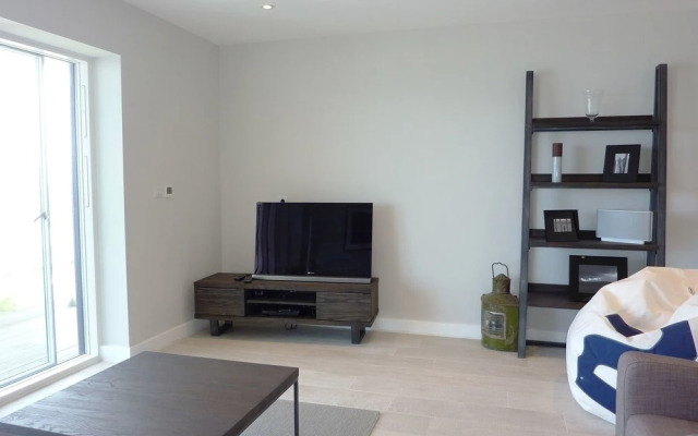 Flat 8 Seascape