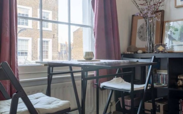 Lovely Victorian Flat for 6 in Stoke Newington
