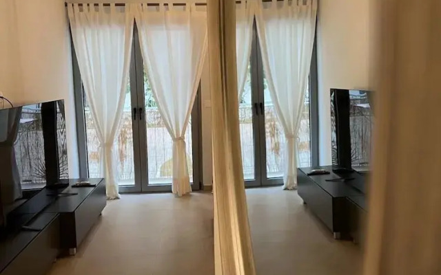 Embassy Apartment - I1