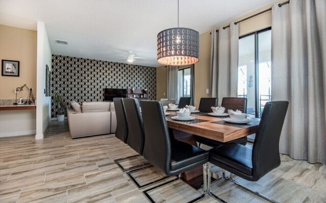 6bed 4Ba Villa Game Room Pool Spa