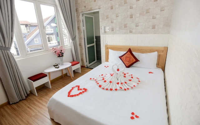 Co Hong Hotel DL - by BAY LUXURY