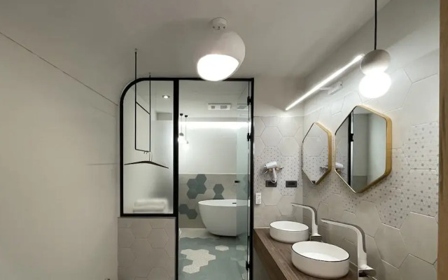 8door Guesthouse