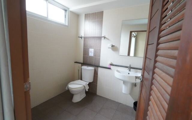 RoomQuest Tha Sala