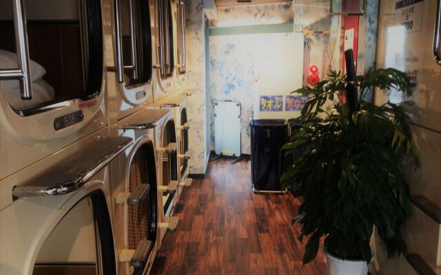 Capsule Inn Shimbashi - Men Only