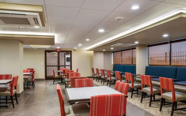 Comfort Inn & Suites At Copeland Tower