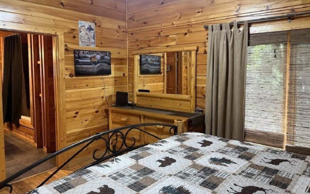 Hanky Panky 1 Bedroom Cabin
