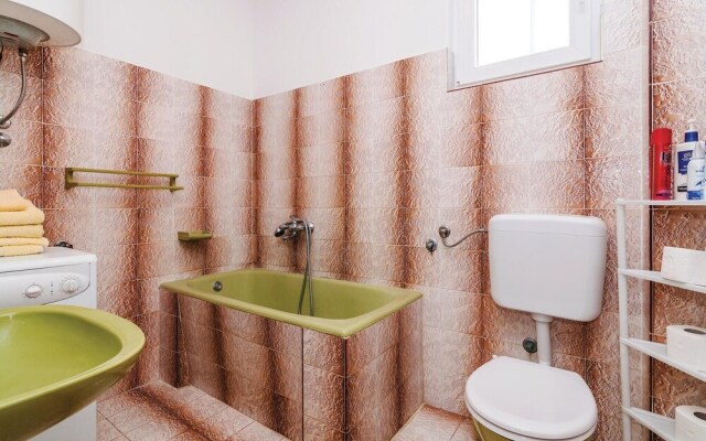 Amazing Apartment in Turanj With 2 Bedrooms and Wifi