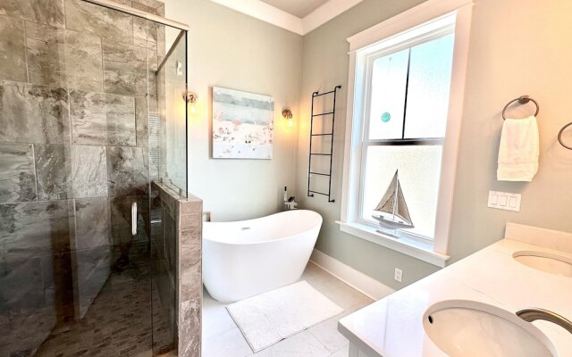 Bay Side 4 Bedroom Home by RedAwning