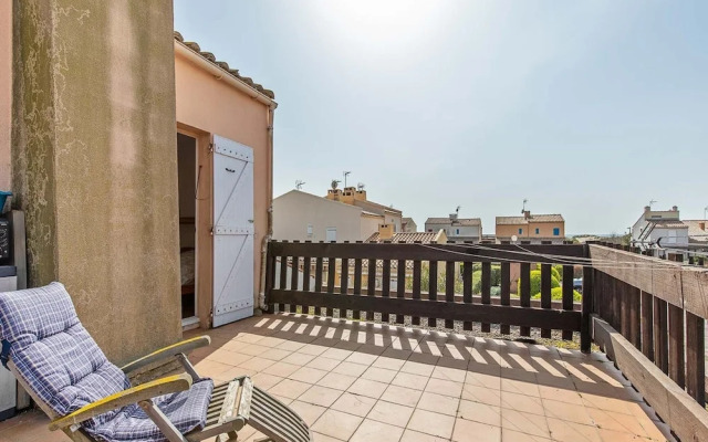 Seaside Family Apartment in Agde