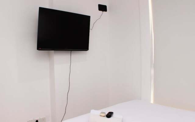 Elegant Studio At Azalea Suites Apartment