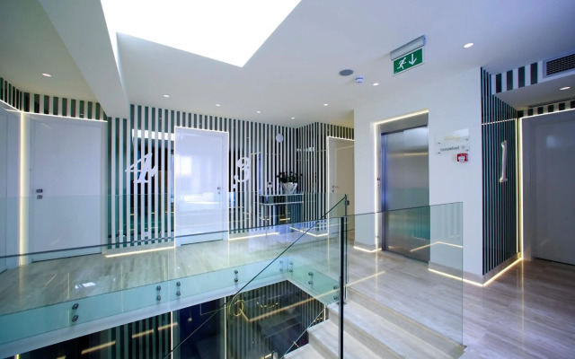 Hotel 9