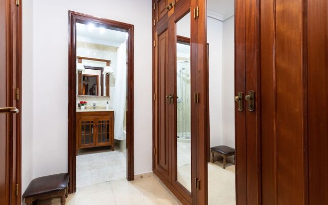 Homelike Spacious Classic Design