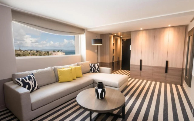 Simon Hotel