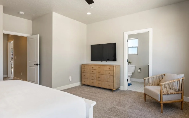 Zion's Paradise 6 Bedroom Townhouse