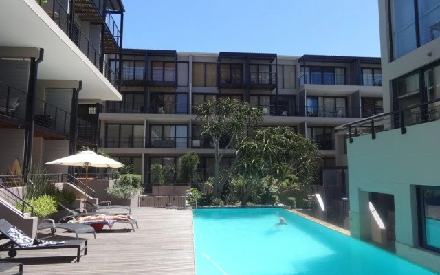 Trendy 1-BR City Center Apt