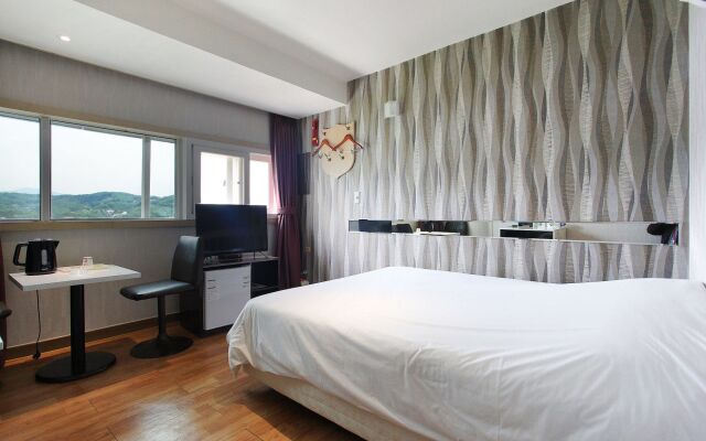 J hotel