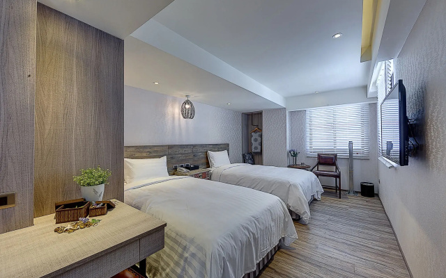 Lan Kwai Fong Garden Hotel