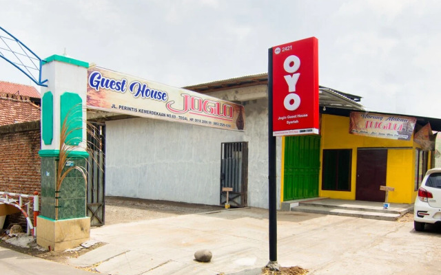 OYO 2421 Joglo Guest House Syariah