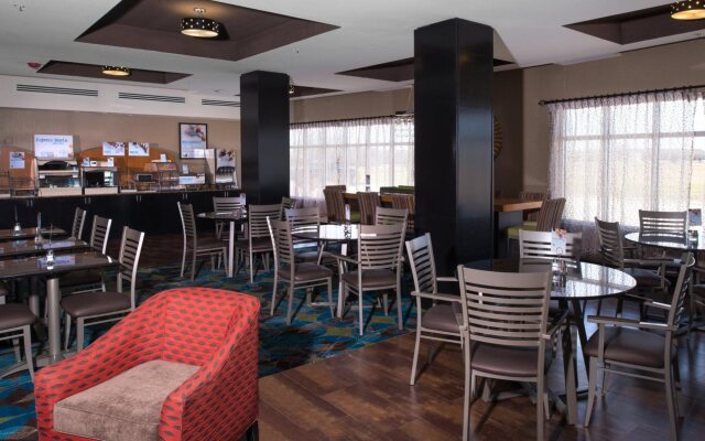 Holiday Inn Express & Suites Wichita Northwest by IHG