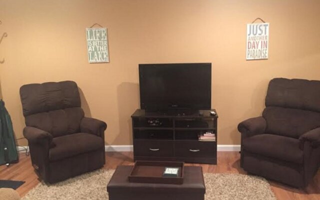 Lakefront Luxury Studio Condo With Free Dock