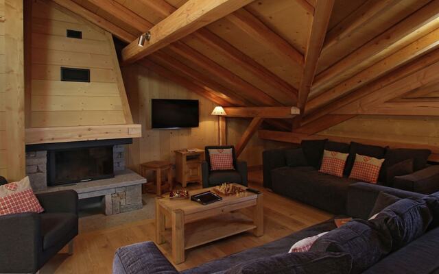 Beautiful Chalet With a Fireplace Only 50m From the Slopes