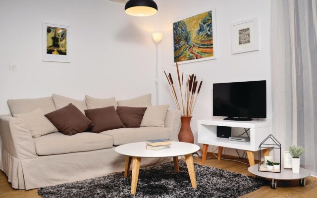 Stunning Home in Kanica With Wifi and 6 Bedrooms
