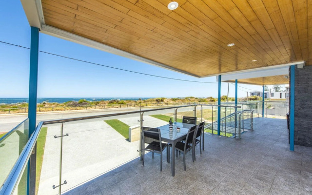 Ocean Surf - Luxury Apartment With Ocean Views