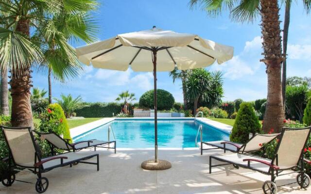 1077 beach villa el paraiso