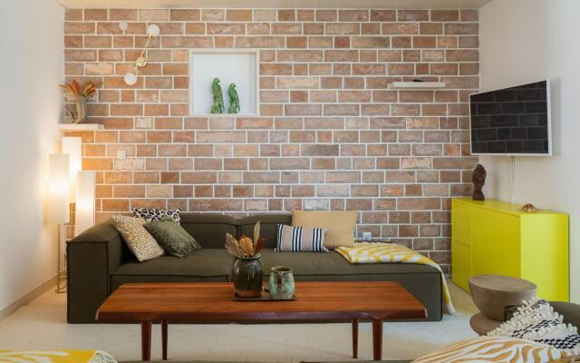Sina in Splitska with 4 bedrooms and 3 bathrooms