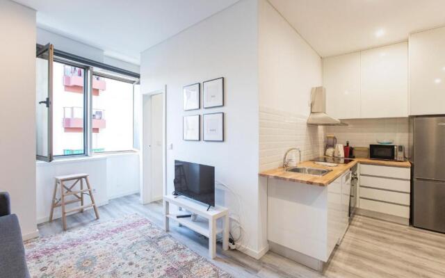 Seaside 1BR Flat w/ AC in Matosinhos by LovelyStay