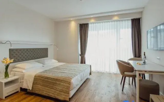Sunshine Apartments in Alliance Palace
