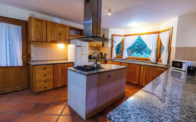 Amazing 4 Bedroom Chalet Villa Traful VT1 by Apartments Bariloche